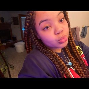 Meet your Posher, Emi